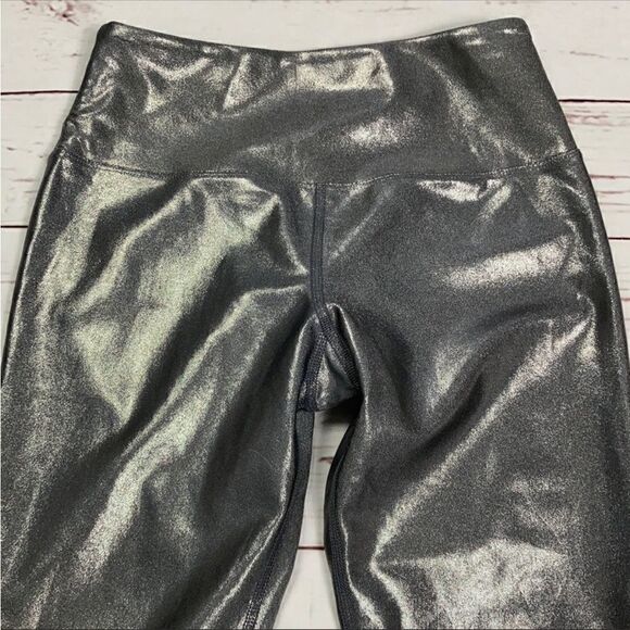 Mira Rae Silver Laila Metallic Capri Leggings - Picture 3 of 12